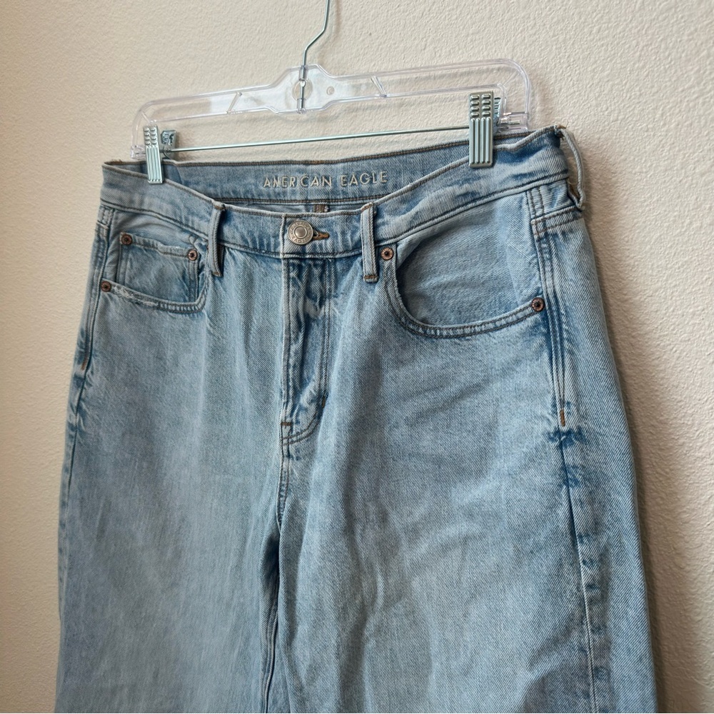 American Eagle 90s Wide Leg Jeans
Light Wash Blue Denim Womens size 12
reg 3727
